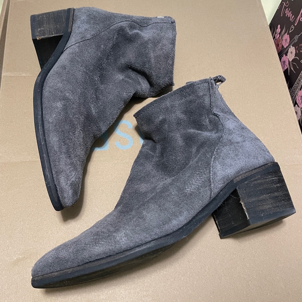Dolce Vita Women's Gray Suede Bootie size 6